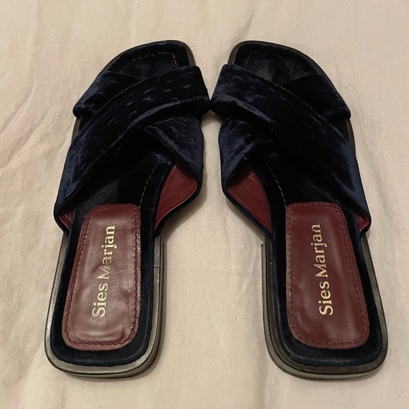 SEIS MARJAN Navy Blue Velvet Slide Sandals. Size 7.5 - Picture 5 of 6